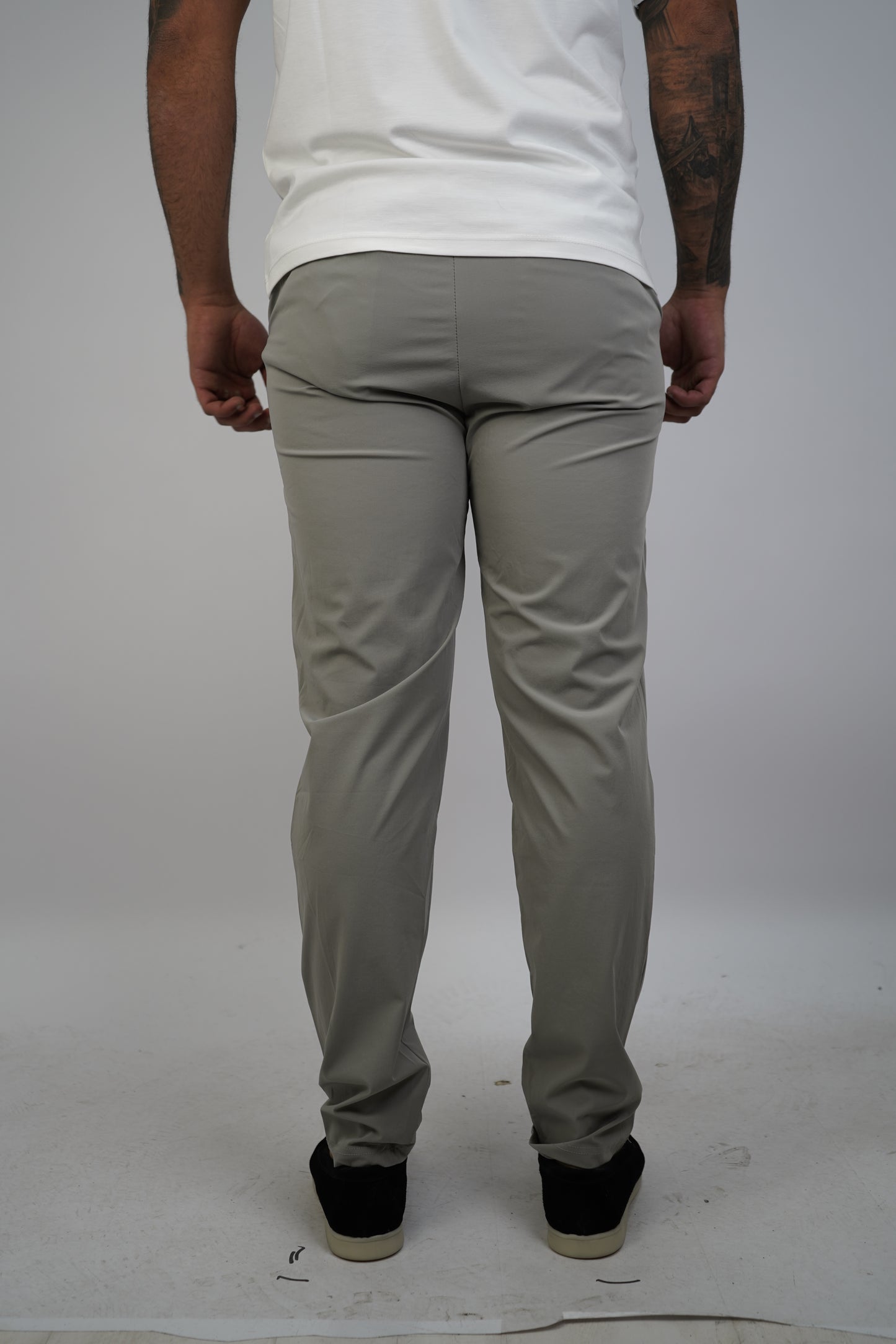 TECH HOSE GRAU