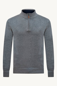 GRAUER STRICKPULLOVER MIT ZIPPER – BLAUER KRAGEN